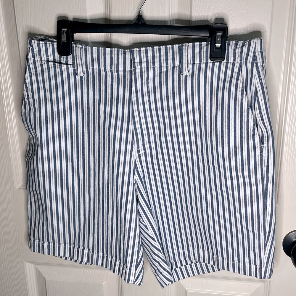 LandsEnd blue and white striped womens Shorts with 5 pockets